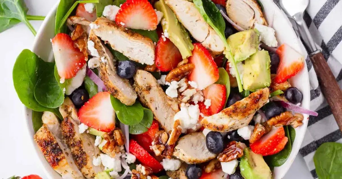 Valentine's Day Food: Colorful Grilled Chicken Strawberry Salad